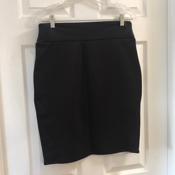 Ahold and black skirt - Picture 2 of 3